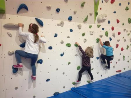 4. - plezanje na plezalni steni